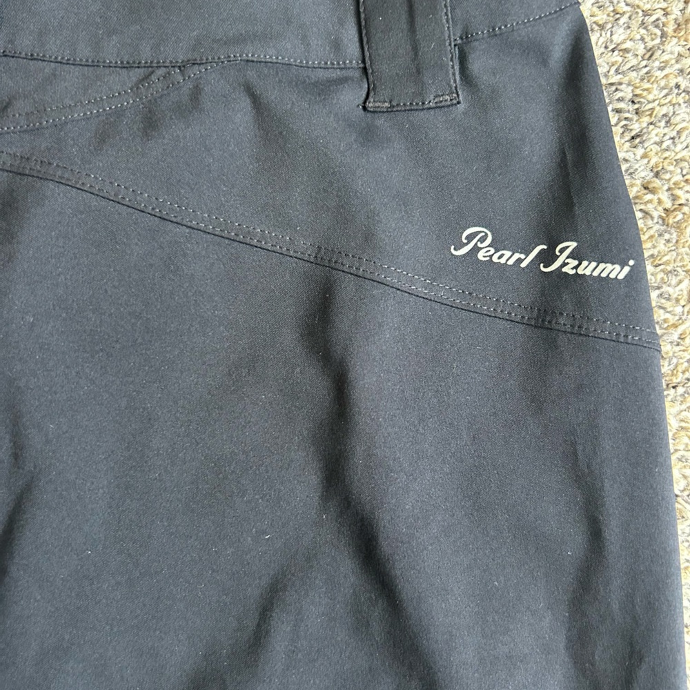 Pearl Izumi women’s lightweight comfort fit shorts
Size medium - Picture 7 of 10